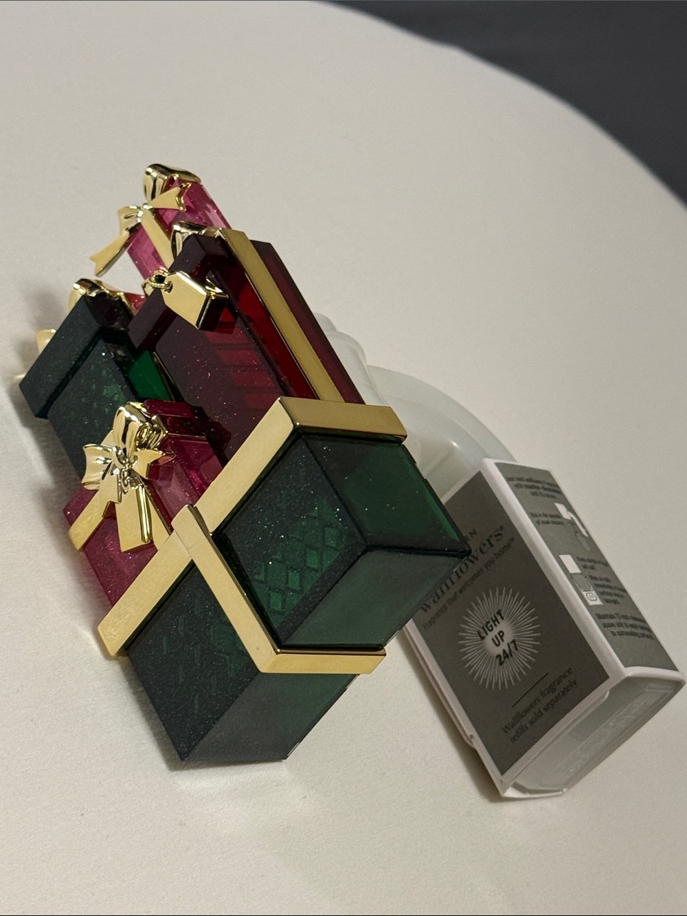 Bath & Body Works Red, Pink, & Green Holiday Present Light-Up Wallflower Plug - Picture 4 of 8